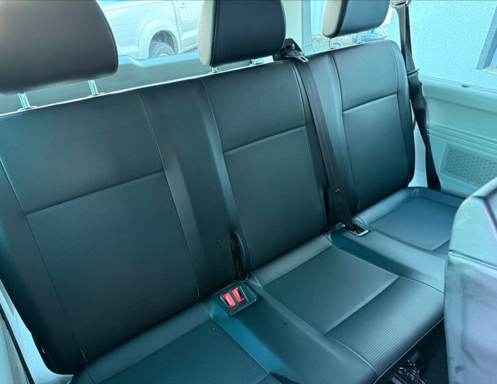 Volkswagen Caravelle 23