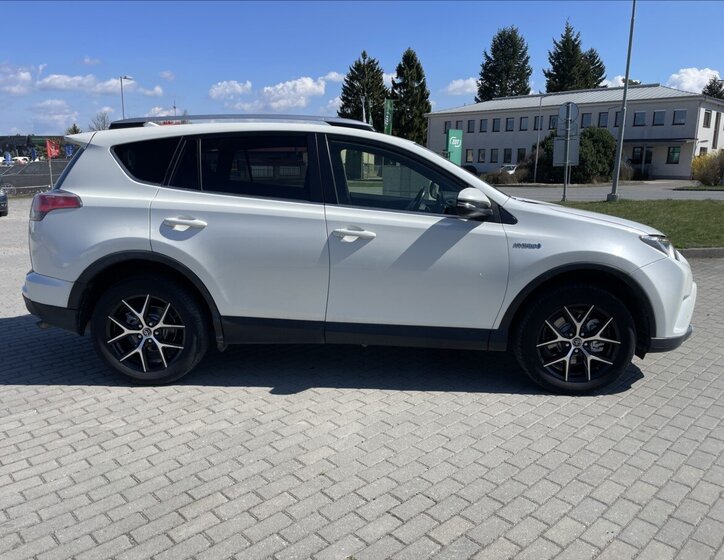Toyota RAV4 SUV / Terénní 2,5 l 145 kw