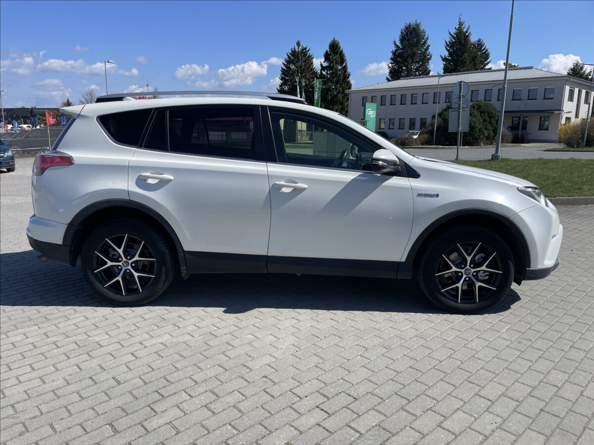 Toyota RAV4 SUV / Terénní 2,5 l 145 kw