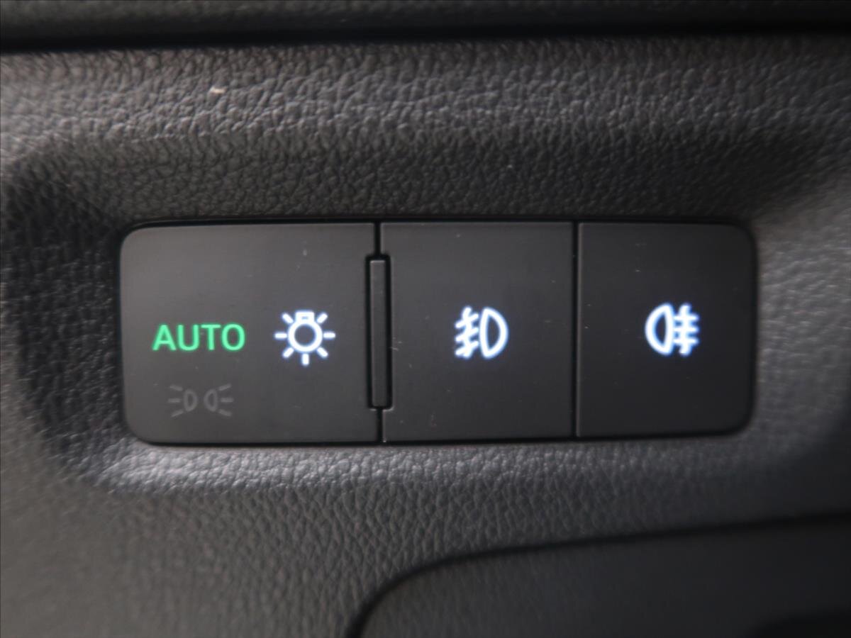 Škoda Octavia Sedan / Limuzína 1,5 l 110 kw