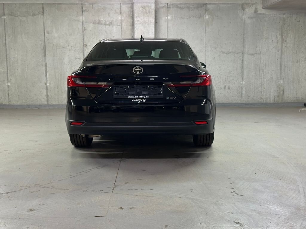 Toyota Camry Sedan / Limuzína 2,5 l 160 kw