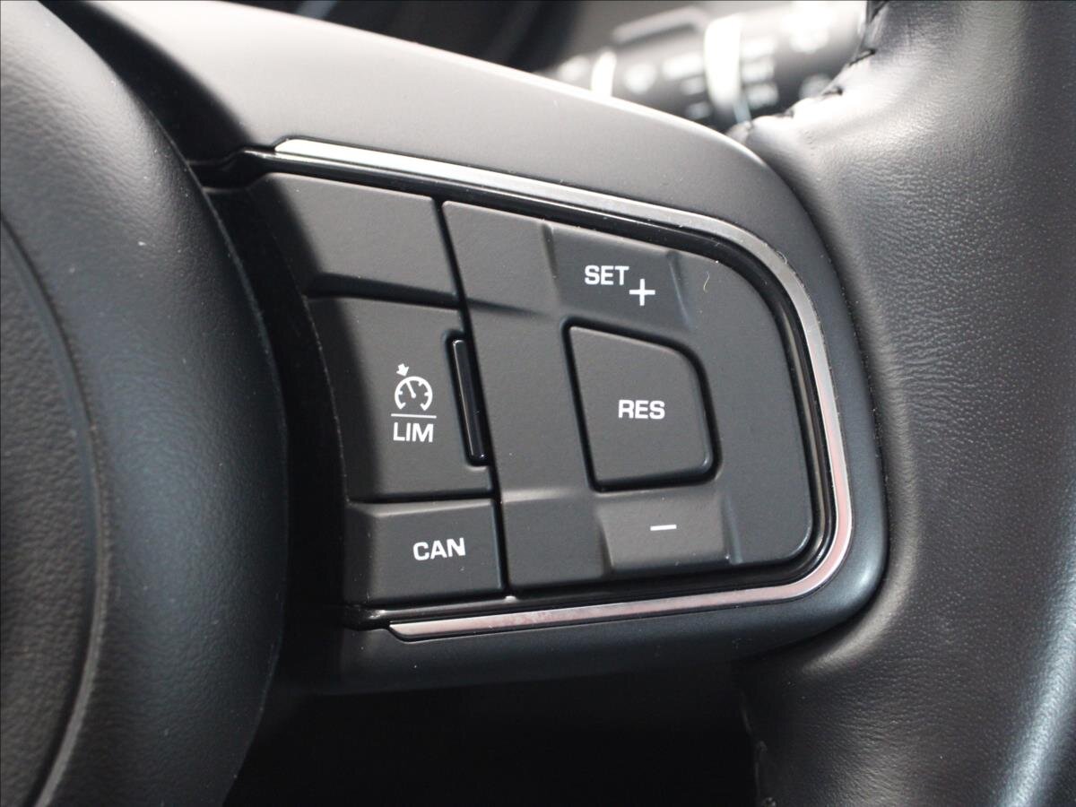 Jaguar E-Pace SUV / Terénní 2,0 l 183 kw