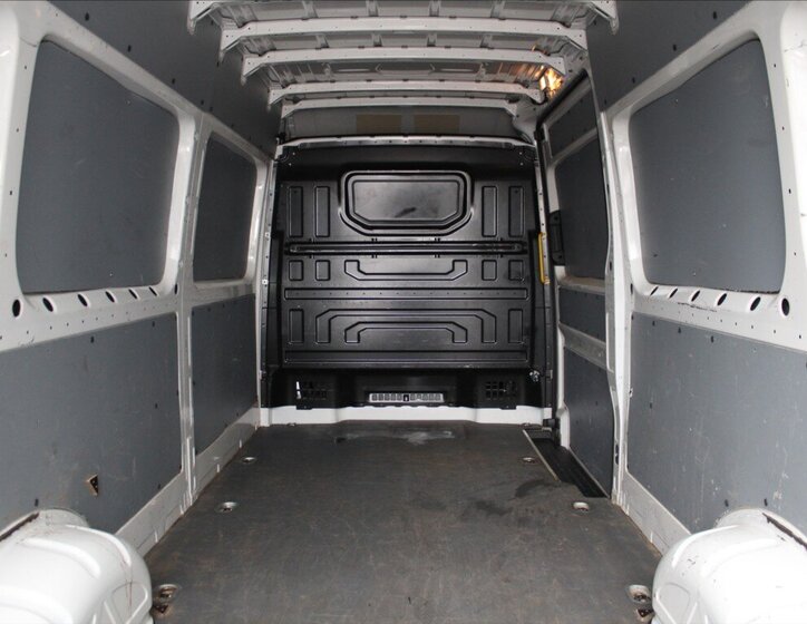 Volkswagen Crafter Skříň 2,0 l 103 kw