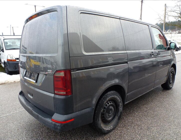 Volkswagen Transporter 9