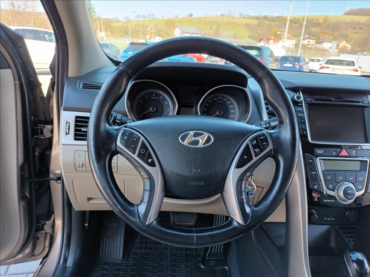 Hyundai i30 Kombi 1,6 l 99 kw