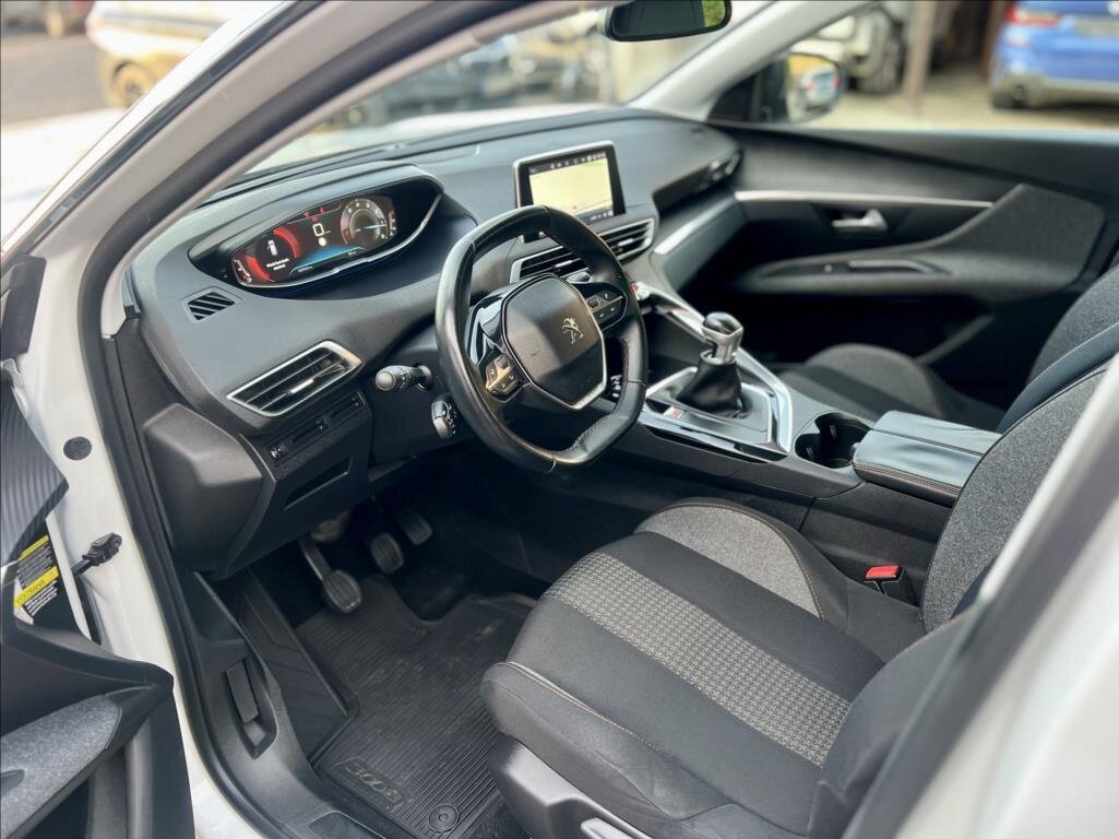 Peugeot 3008 SUV 1,2 l 96 kw