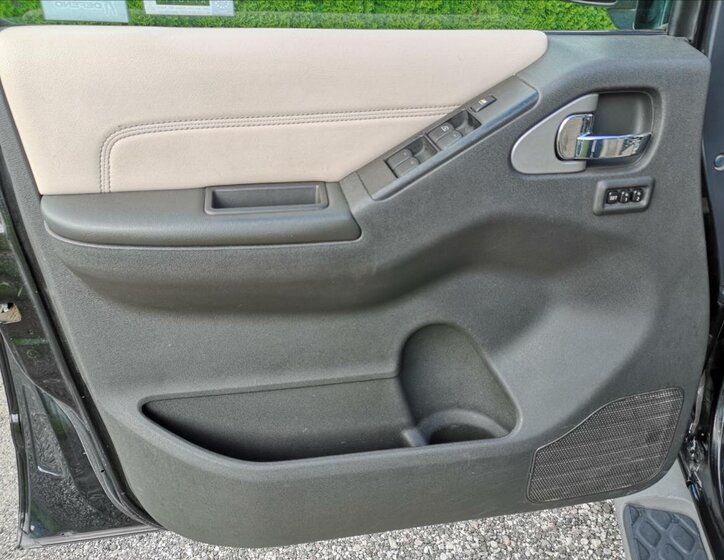 Nissan Pathfinder Kombi 2,5 l 140 kw