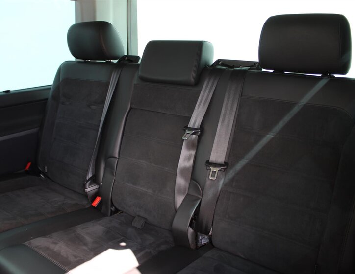 Volkswagen Multivan 13