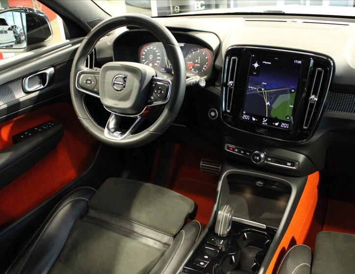 Volvo XC40 SUV / Terénní 2,0 l 140 kw