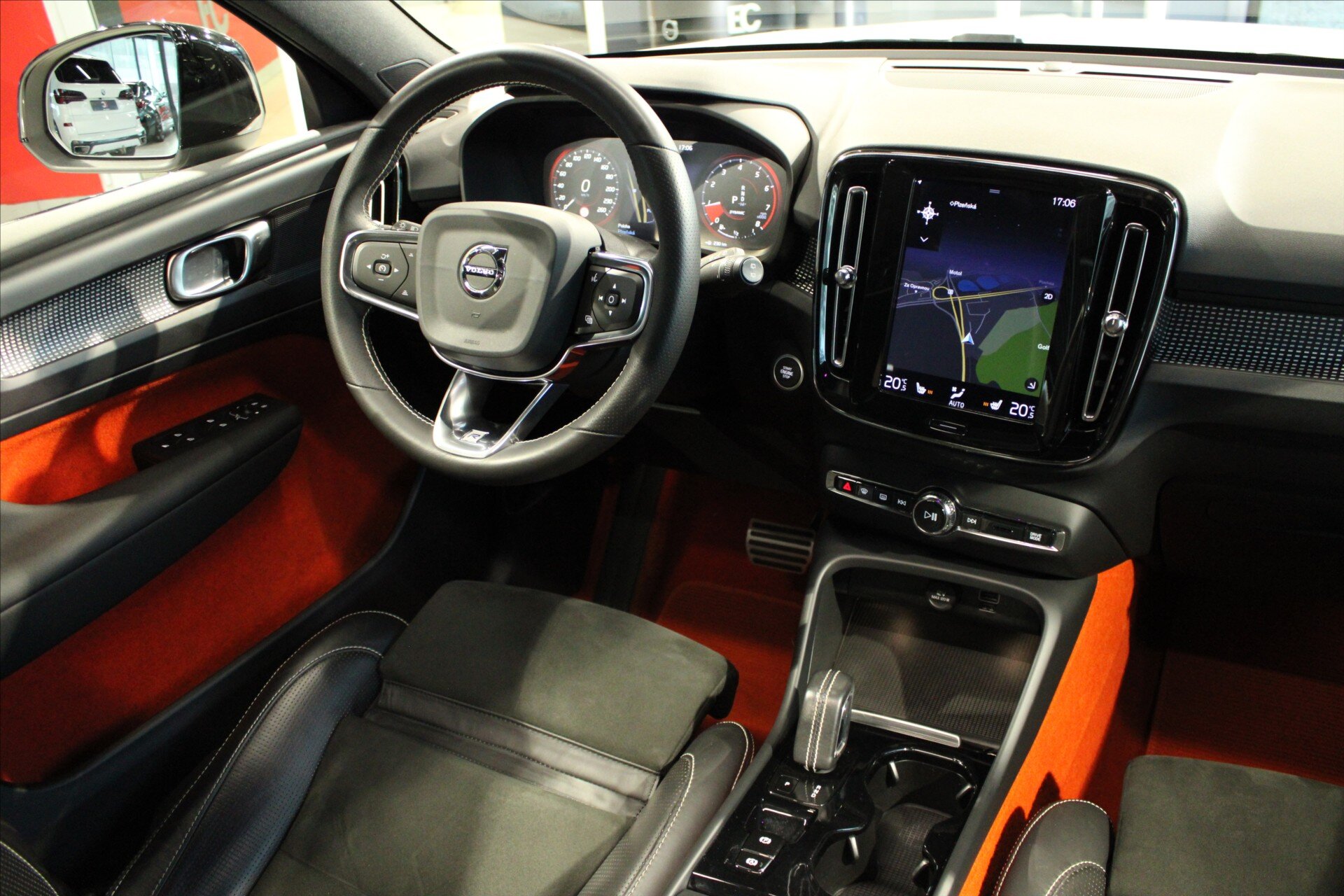 Volvo XC40 SUV / Terénní 2,0 l 140 kw