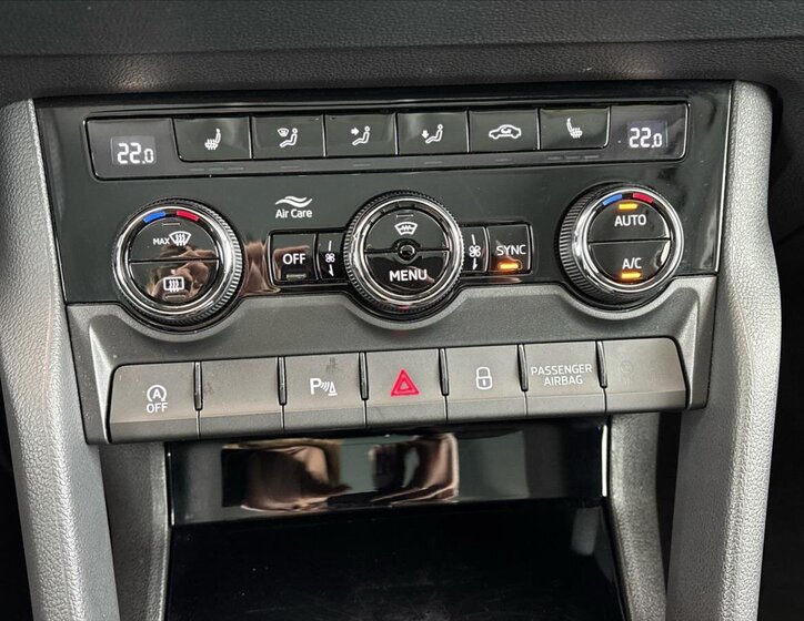 Škoda Karoq SUV / Terénní 1,5 l 110 kw