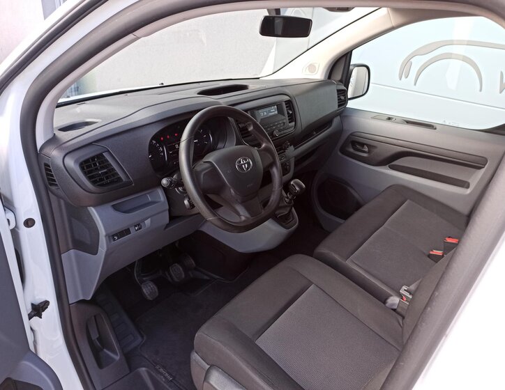 Toyota ProAce Verso 10