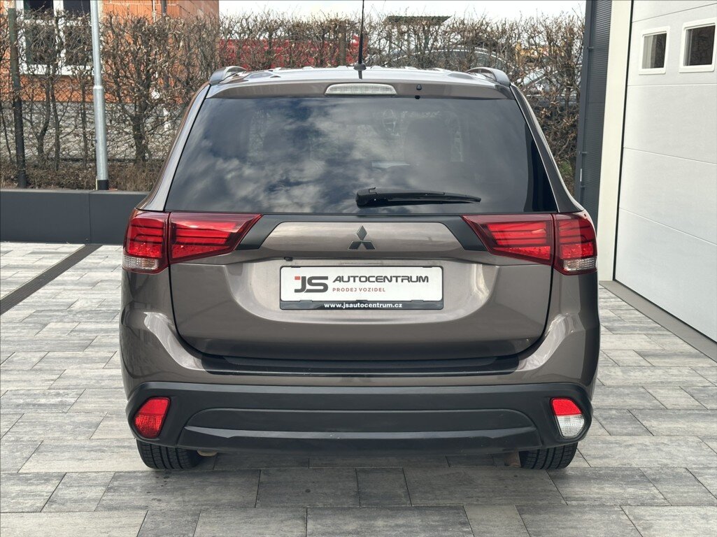 Mitsubishi Outlander SUV / Terénní 2,3 l 110 kw