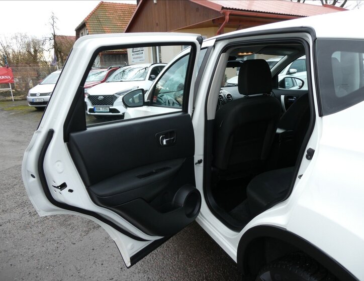 Nissan Qashqai SUV 2,0 l 104 kw