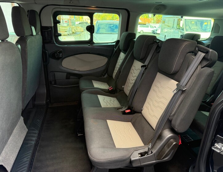 Ford Tourneo Custom 17