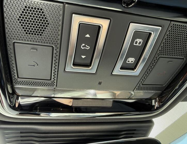 Land Rover Range Rover Velar 14