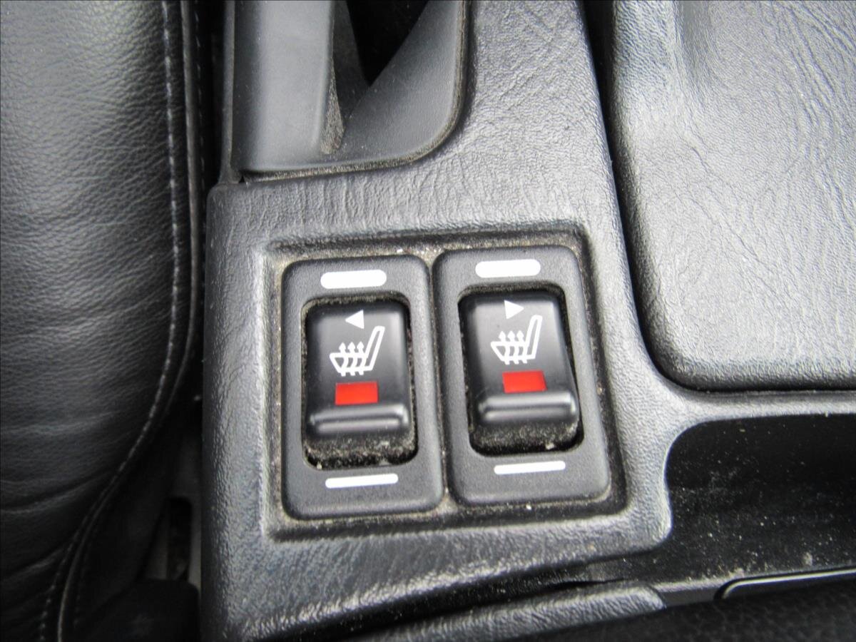 Nissan Maxima Sedan / Limuzína 2,0 l 103 kw