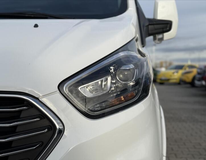 Ford Tourneo Custom 9