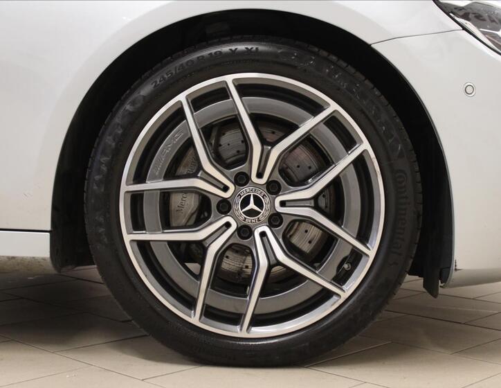 Mercedes-Benz Třídy E 33