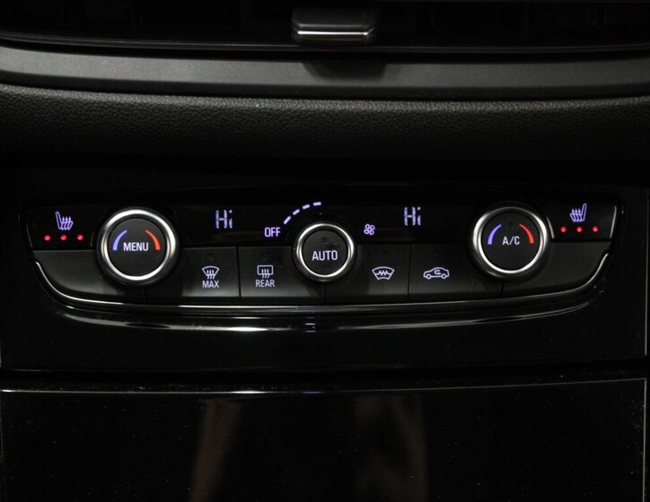 Opel Grandland SUV / Terénní 1,2 l 96 kw