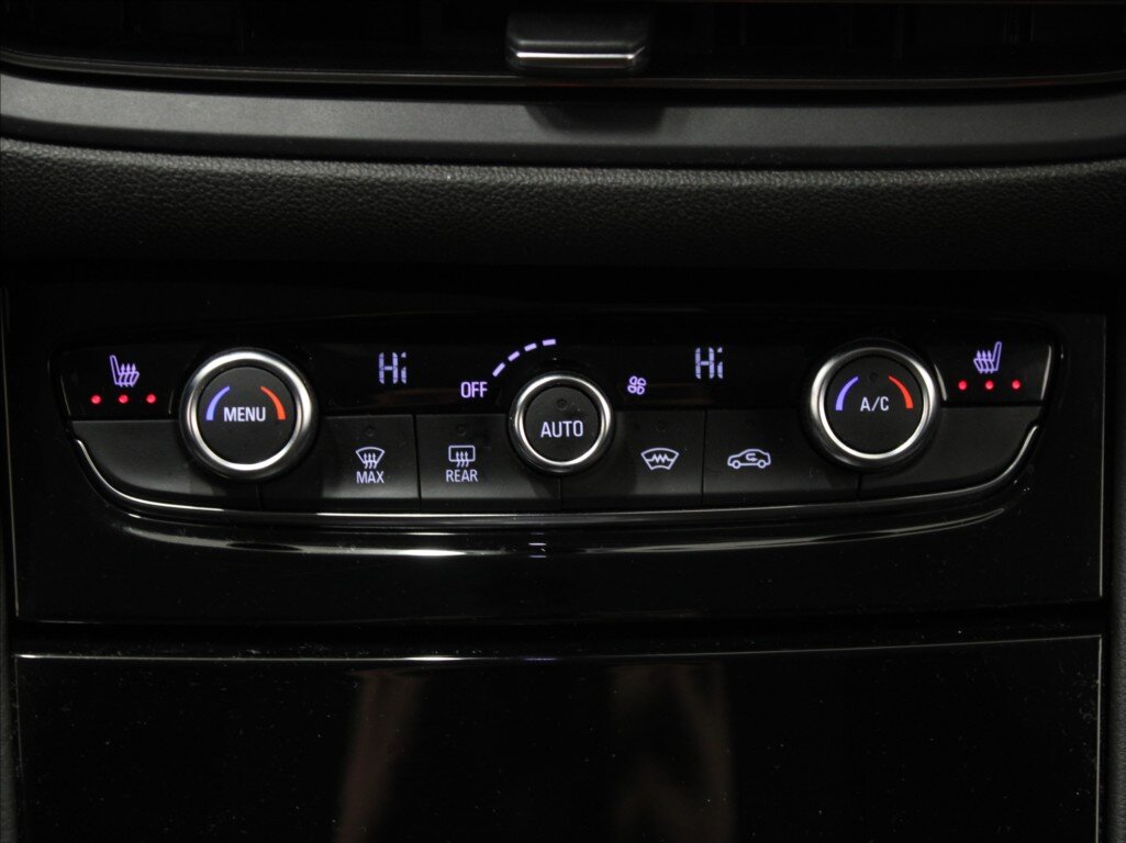 Opel Grandland SUV / Terénní 1,2 l 96 kw