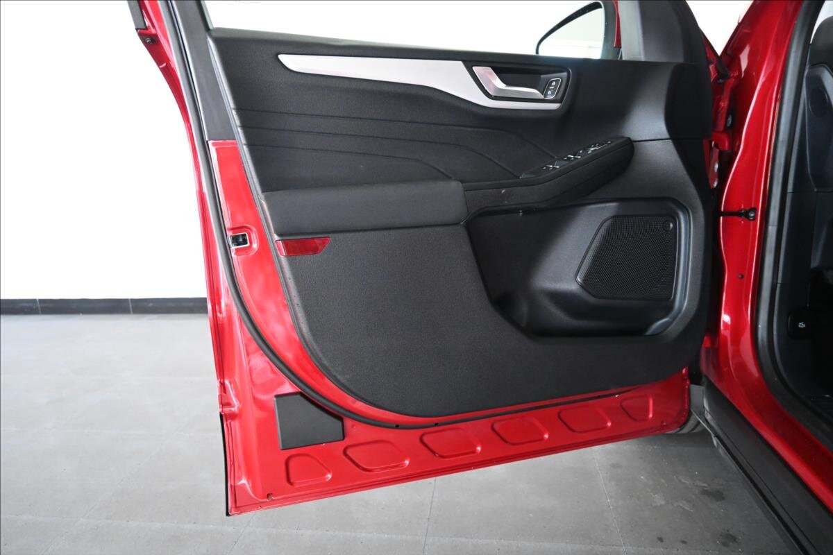 Ford Kuga SUV / Terénní 1,5 l 88 kw