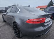 Jaguar XE 13