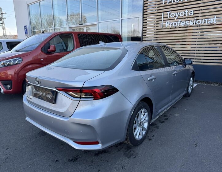 Toyota Corolla Sedan 1,5 l 92 kw