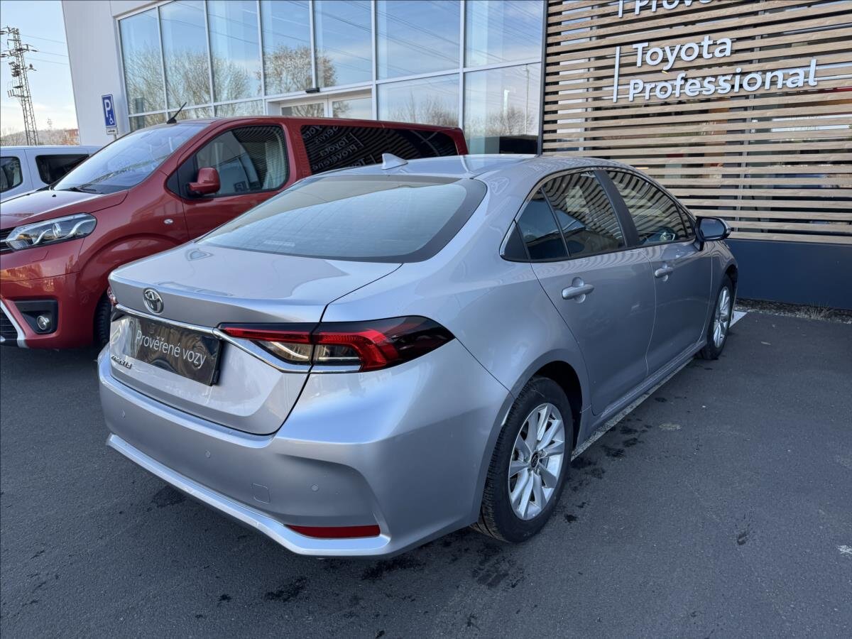 Toyota Corolla Sedan 1,5 l 92 kw