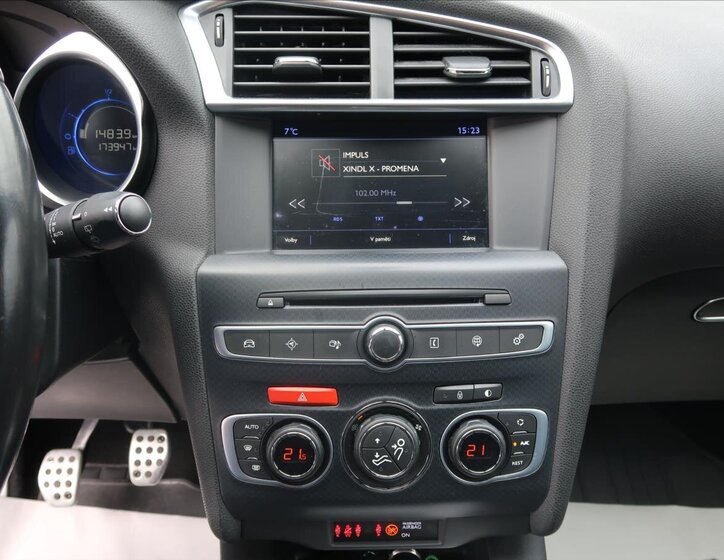 DS Automobiles DS4 Hatchback 1,6 l 88 kw