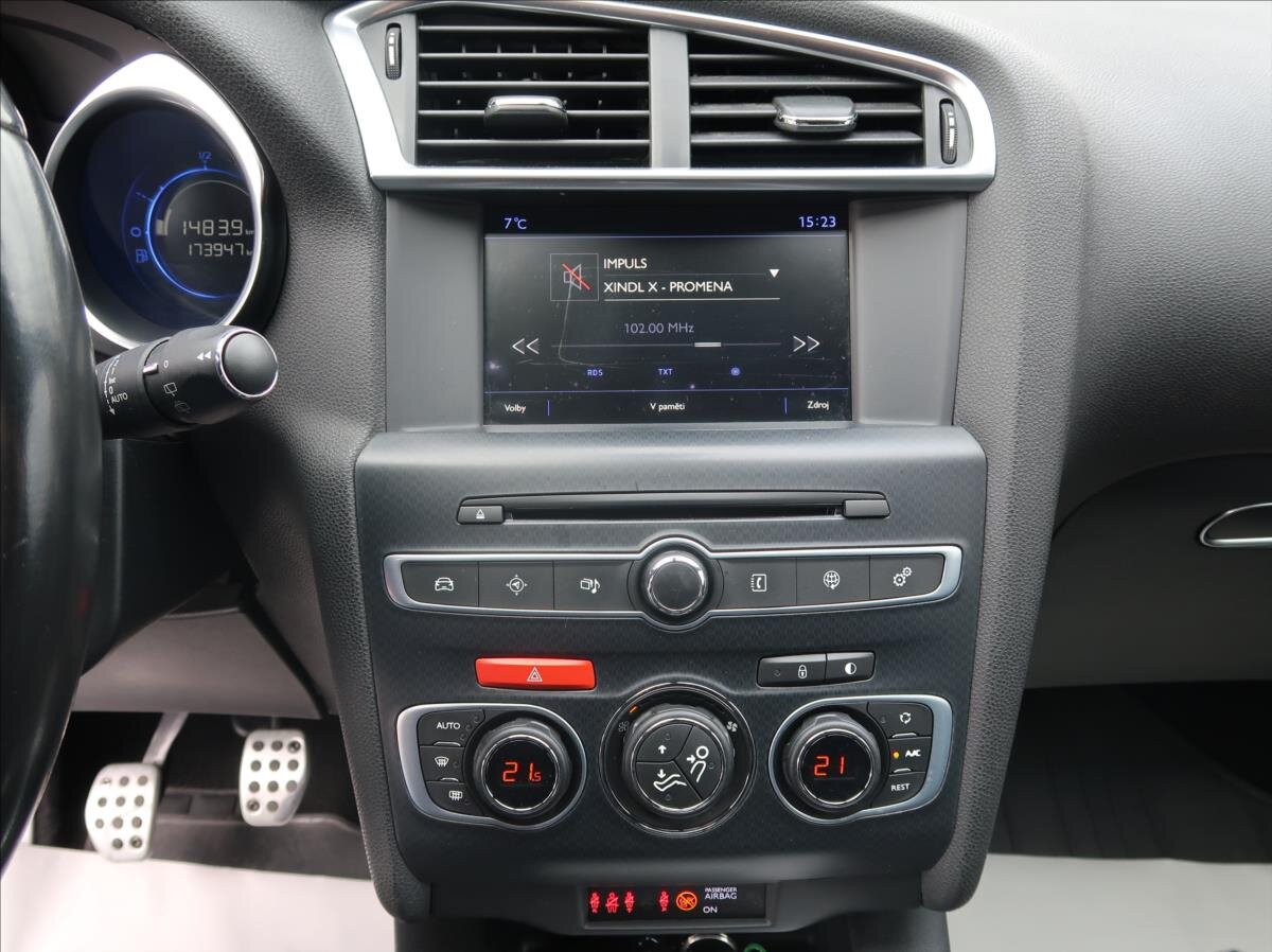 DS Automobiles DS4 Hatchback 1,6 l 88 kw