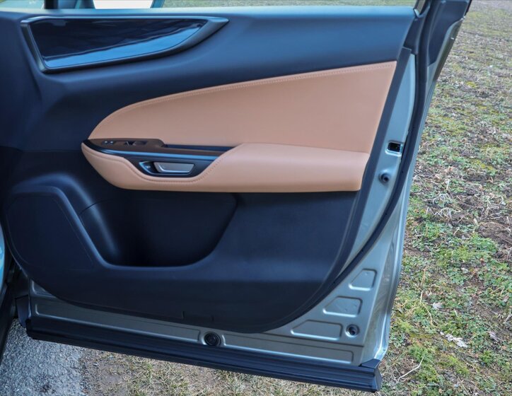 Lexus NX 450h plus SUV / Terénní 2,5 l 136 kw