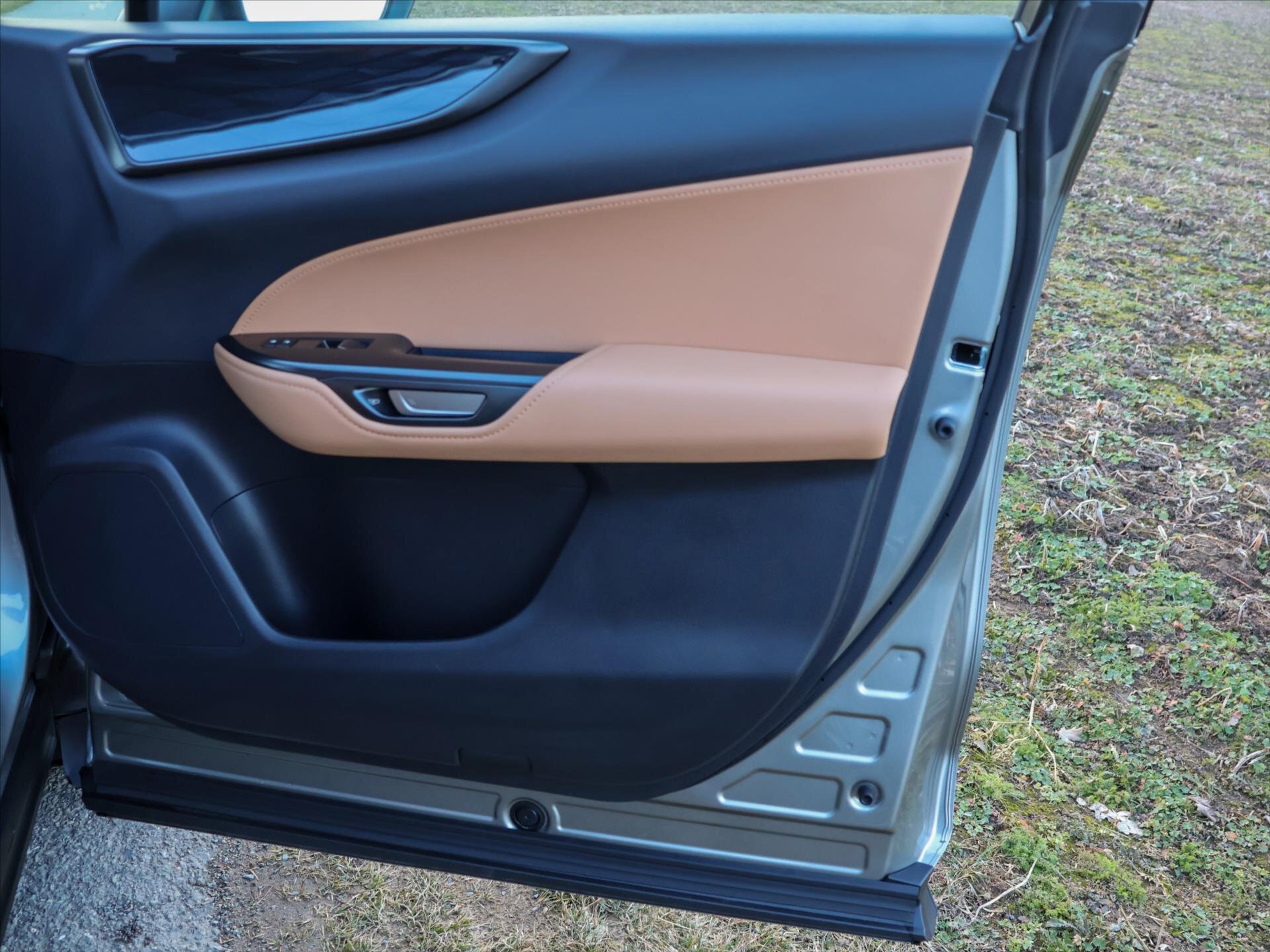 Lexus NX 450h plus SUV / Terénní 2,5 l 136 kw