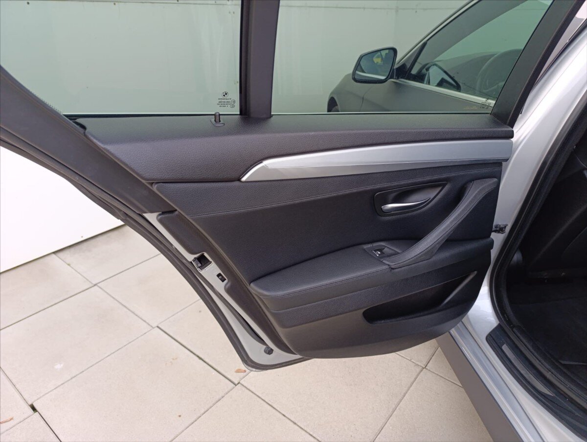 BMW Řada 5 Sedan 3,0 l 180 kw