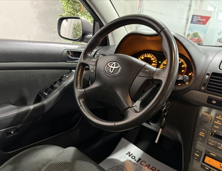 Toyota Avensis Liftback 1,8 l 95 kw