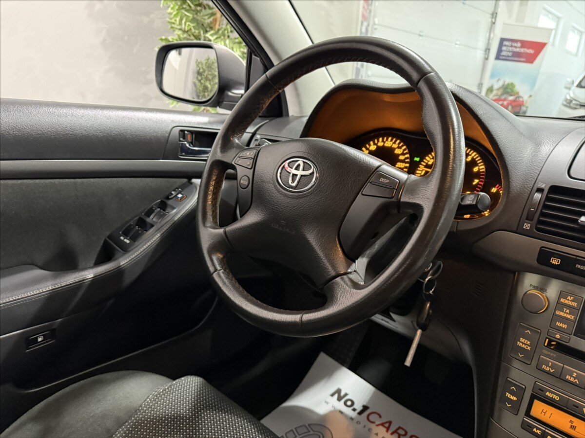 Toyota Avensis Liftback 1,8 l 95 kw