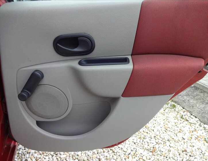 Renault Modus Kombi 1,1 l 55 kw