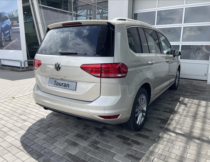 Volkswagen Touran 8