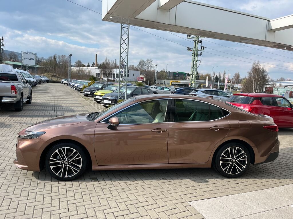 Toyota Camry Sedan / Limuzína 2,5 l 137 kw