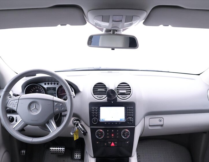 Mercedes-Benz Třídy M SUV / Terénní 3,2 l 165 kw