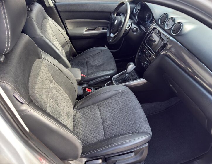 Suzuki Vitara SUV / Terénní 1,4 l 103 kw