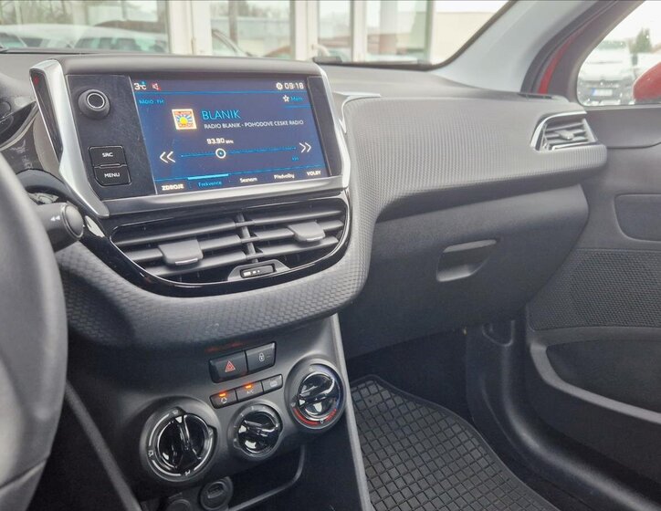 Peugeot 208 Hatchback 1,2 l 61 kw