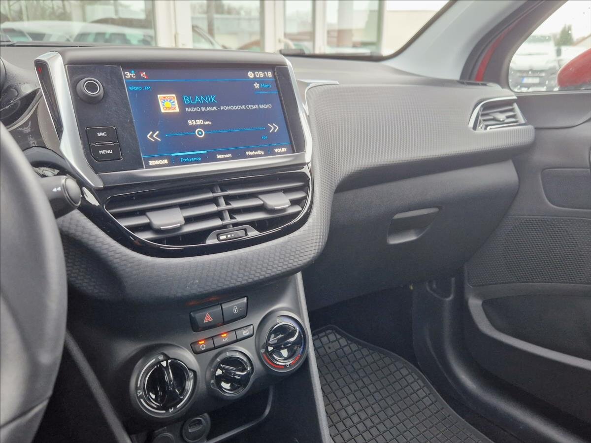 Peugeot 208 Hatchback 1,2 l 61 kw