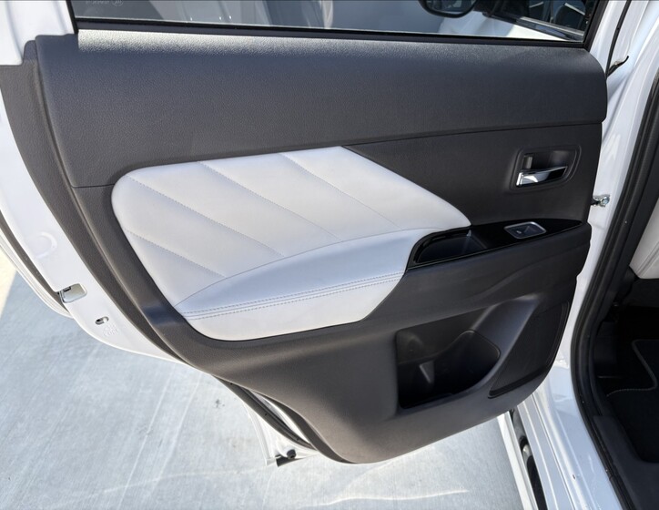 Mitsubishi Outlander 26