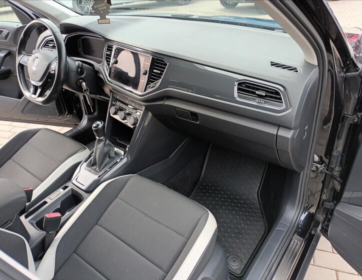 Volkswagen T-Roc SUV / Terénní 1,5 l 110 kw