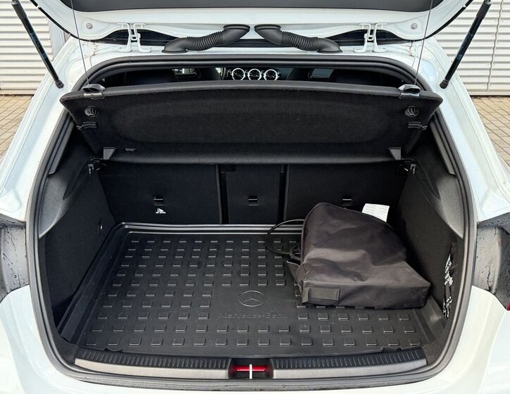 Mercedes-Benz Třídy A Hatchback 1,3 l 118 kw