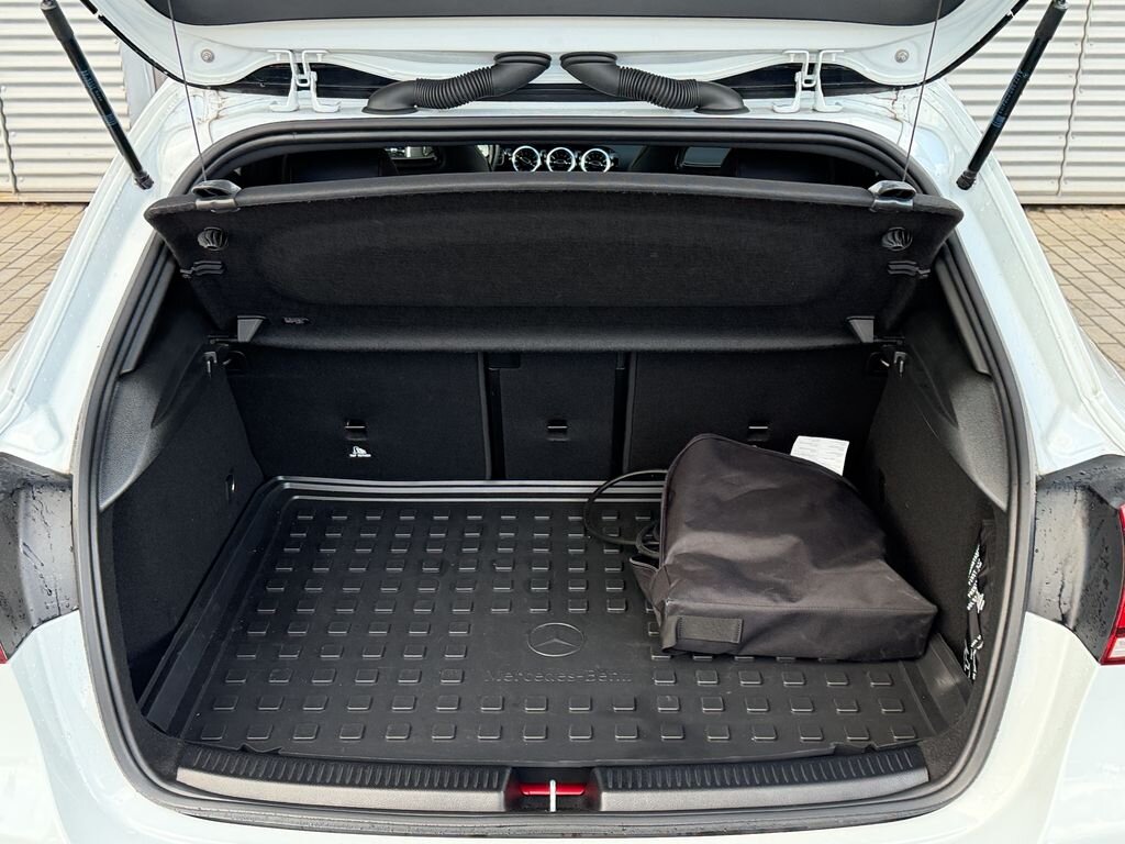 Mercedes-Benz Třídy A Hatchback 1,3 l 118 kw