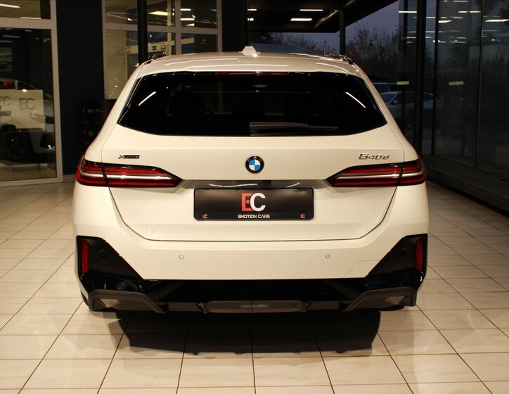 BMW Řada 5 Kombi 3,0 l 210 kw