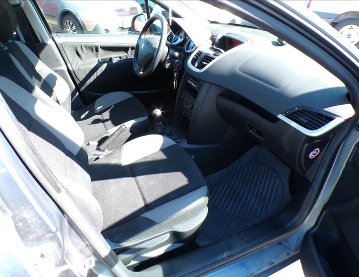 Peugeot 207 Hatchback 1,4 l 50 kw
