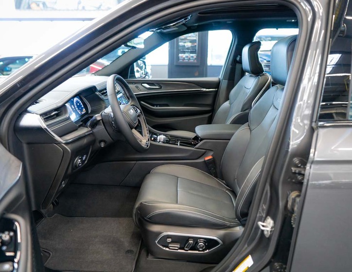 Jeep Grand Cherokee 16